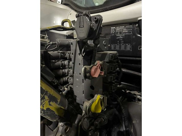 Valtra t254 versu vierwielaangedreven landbouwtractor - afbeelding 10 van  22