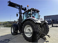 Valtra t254 versu vierwielaangedreven landbouwtractor - afbeelding 17 van  22