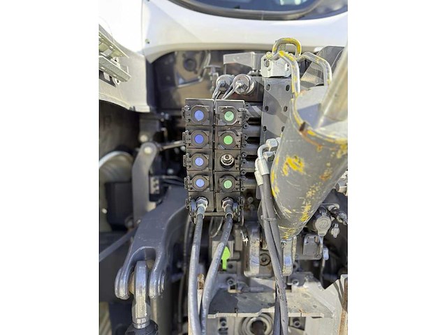 Valtra t254 versu vierwielaangedreven landbouwtractor - afbeelding 22 van  22