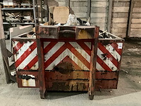 Valvan afzet afvalcontainer met inhoud - afbeelding 2 van  4