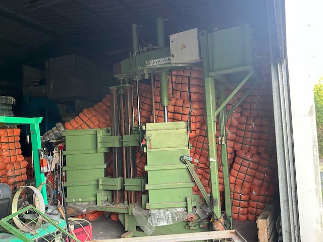Valvan industriële verticale balenpers - afbeelding 1 van  9