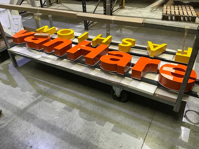 Van haren lichtreclame - afbeelding 1 van  3