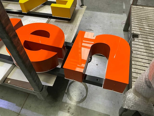 Van haren lichtreclame - afbeelding 2 van  3