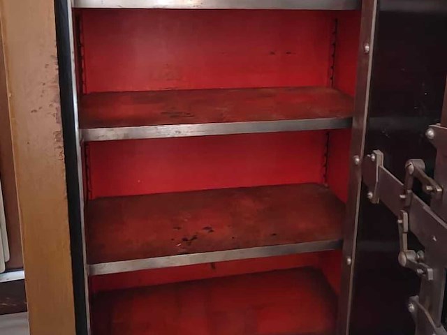Vandeneynden kluis uit circa 1900 - afbeelding 26 van  27