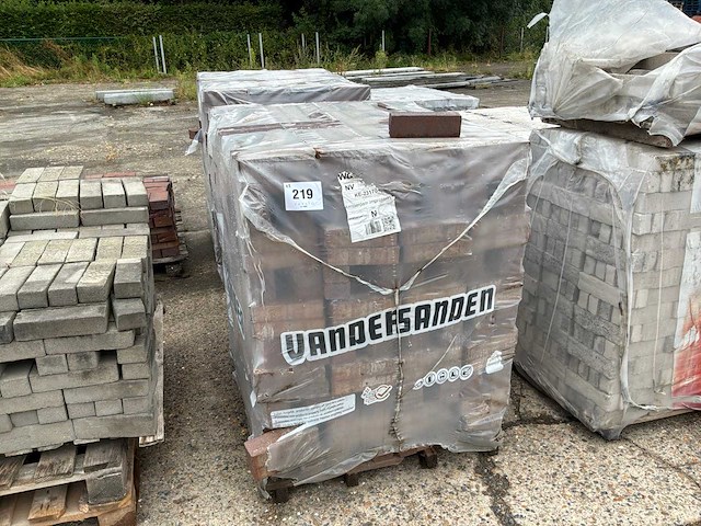 Vandersanden partij gevelstenen - afbeelding 1 van  1