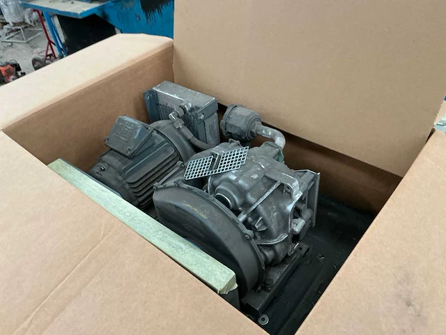 Vanhool spare parts (3x) - afbeelding 1 van  6