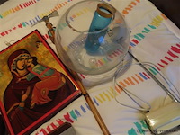 Varia brocante op het bed - afbeelding 4 van  4