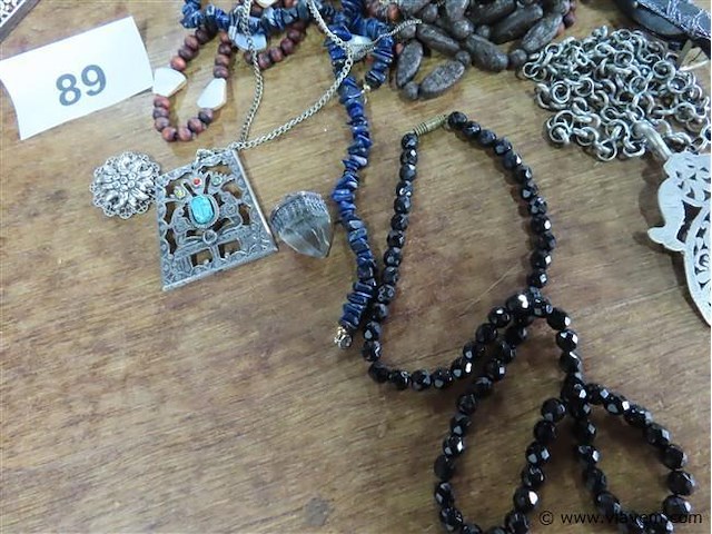 Varia, houten doosje, juwelen, kettingen, horloge enz... - afbeelding 4 van  6