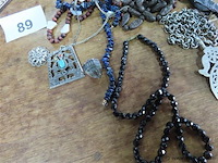 Varia, houten doosje, juwelen, kettingen, horloge enz... - afbeelding 4 van  6