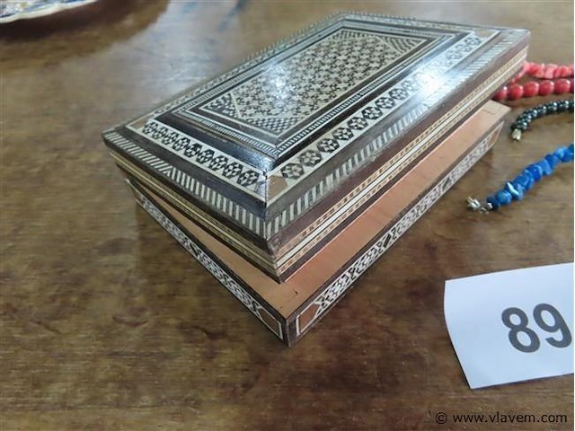 Varia, houten doosje, juwelen, kettingen, horloge enz... - afbeelding 6 van  6