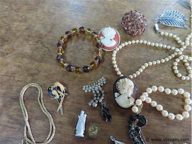 Varia juwelen, ringen, broches enz…. - afbeelding 3 van  5