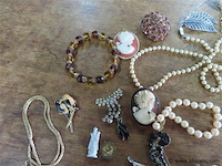 Varia juwelen, ringen, broches enz…. - afbeelding 3 van  5