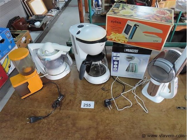 Varia keukenmateriaal - afbeelding 1 van  4