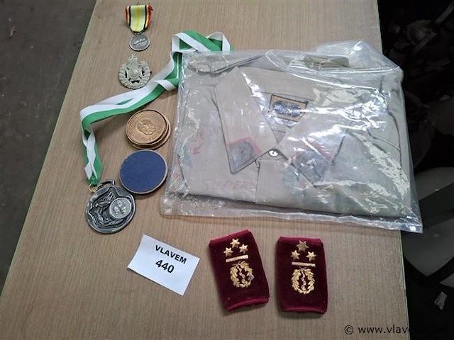 Varia militaria - afbeelding 1 van  4
