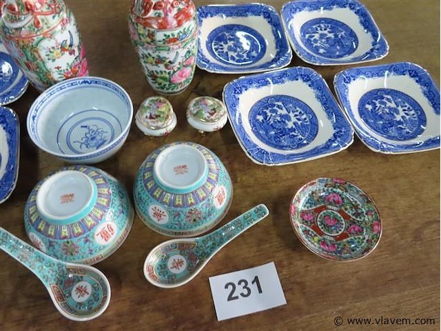 Varia porselein, vazen, tassen, lepels enz…. - afbeelding 3 van  3