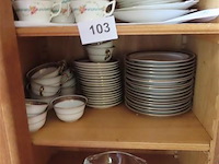 Varia servies en glaswerk in de kast - afbeelding 1 van  6
