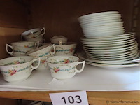 Varia servies en glaswerk in de kast - afbeelding 2 van  6