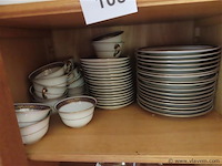 Varia servies en glaswerk in de kast - afbeelding 3 van  6