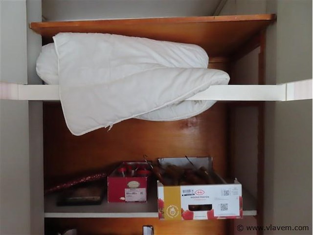 Varia textiel en diverse in de kast - afbeelding 2 van  4