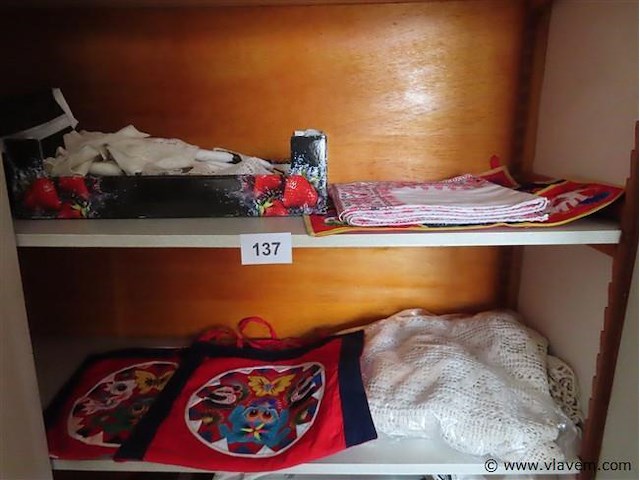 Varia textiel en diverse in de kast - afbeelding 3 van  4