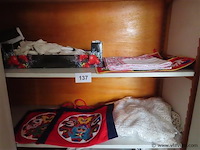 Varia textiel en diverse in de kast - afbeelding 3 van  4