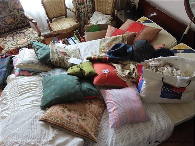 Varia textiel op het bed - afbeelding 1 van  2