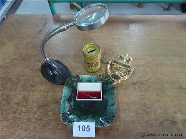 Varia, vergrootglas op voet, fina tonnetje enz… - afbeelding 1 van  3