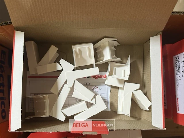 Variabele binnen- en buitenhoek legrand dlplus (6 dozen) - afbeelding 1 van  3