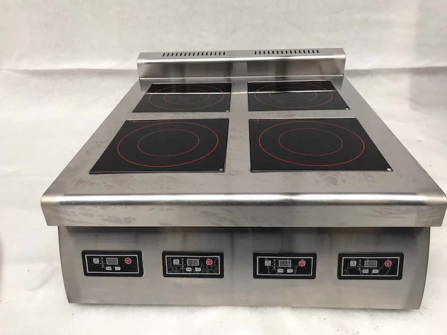 Various cooking equipment - afbeelding 1 van  1