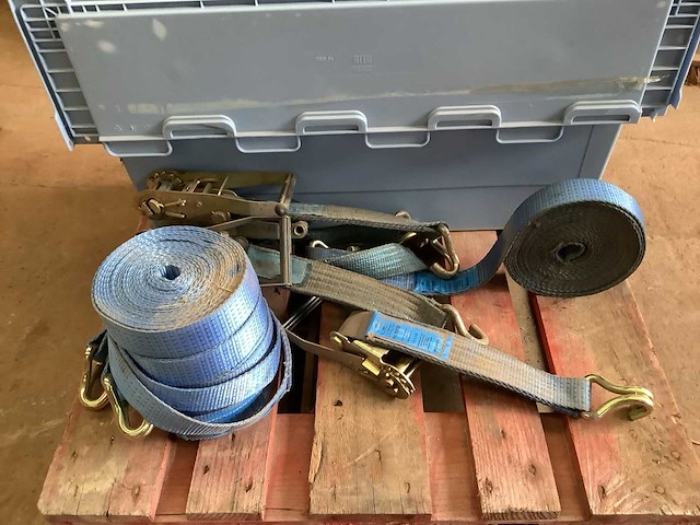 Various lifting and hoisting equipment (5x) - afbeelding 1 van  3
