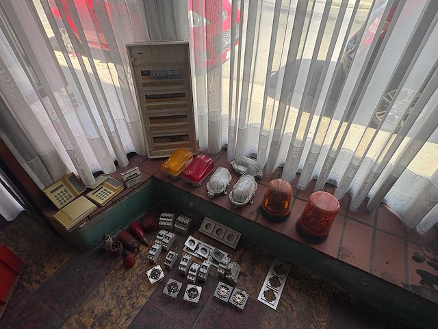 Various light equipment - afbeelding 1 van  6