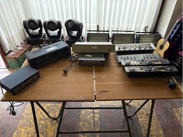 Various light equipment - afbeelding 1 van  7