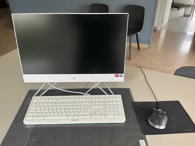 Various office inventory - afbeelding 1 van  90