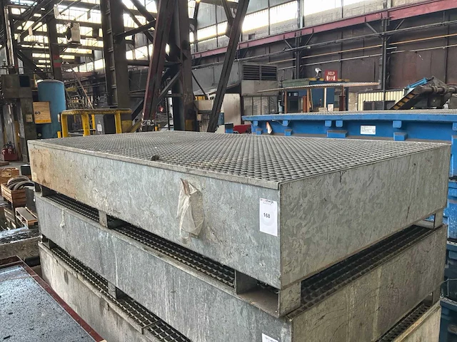 Various process equipment and machines - afbeelding 1 van  5