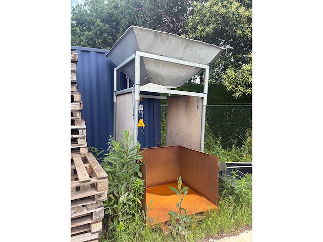 Various units and containers - afbeelding 1 van  2