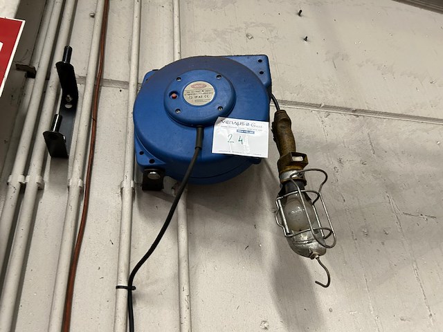 Varo werklamp met verlengkabel op haspel - afbeelding 1 van  5