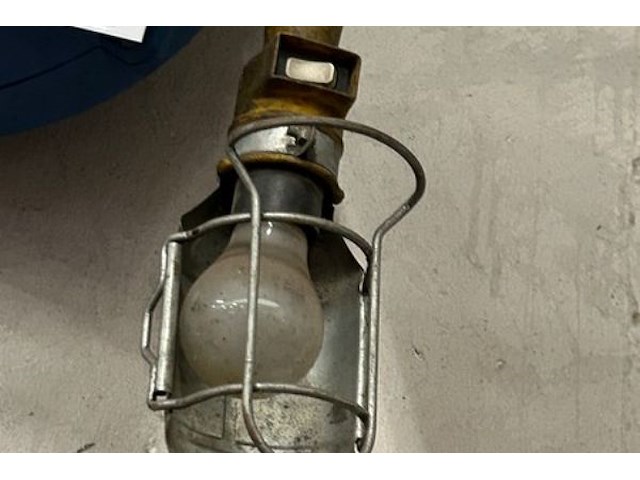 Varo werklamp met verlengkabel op haspel - afbeelding 2 van  5