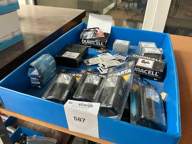 Varta / duracell zaklamp en knoopcel batterijen - afbeelding 1 van  5