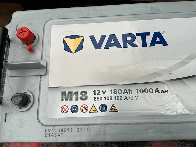 Varta m18 12 v 180 ah 1000 a vrachtwagen batterij - afbeelding 1 van  2