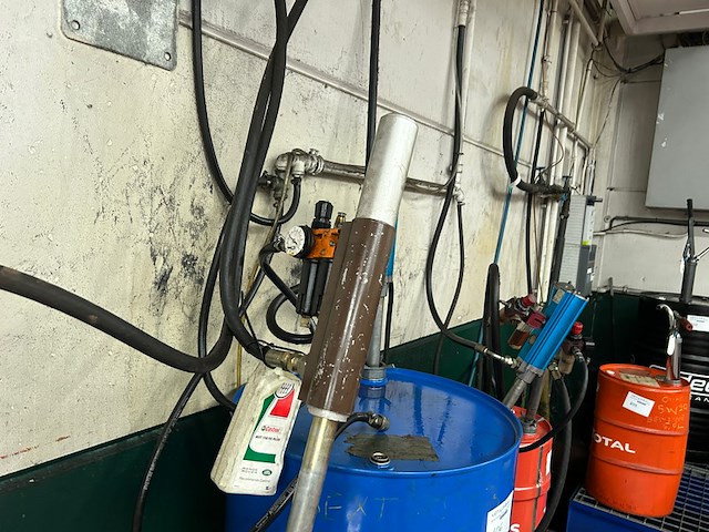 Vat kroon oil 60 liter + vatpomp - afbeelding 1 van  3