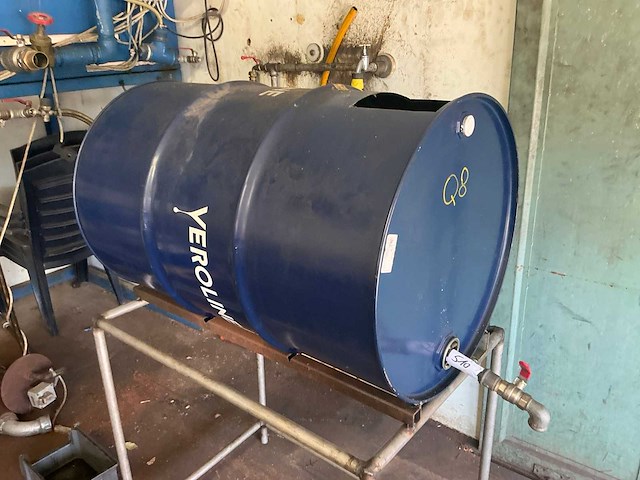 Vat met kraan en statief - afbeelding 2 van  5