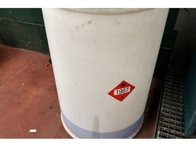 Vat met pomp inhoud en 2 kannen - afbeelding 3 van  4