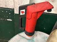 Vat met pomp inhoud en 2 kannen - afbeelding 4 van  4