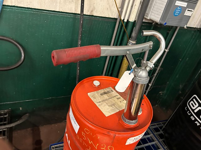 Vat total + manuele vatpomp - afbeelding 1 van  2