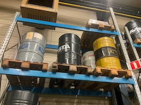 Vaten met diverse oliën (8x) - afbeelding 1 van  8
