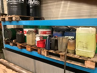 Vaten met diverse oliën (8x) - afbeelding 6 van  8