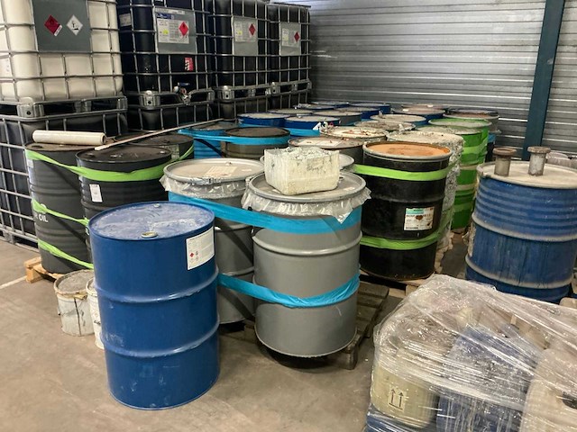 Vaten met inhoud (32x) - afbeelding 1 van  7