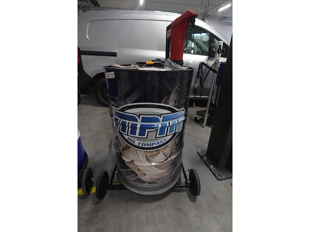 Vatenkar met hill pomp en vat coolant - afbeelding 1 van  5