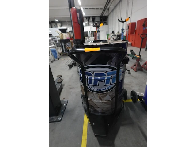 Vatenkar met hill pomp en vat coolant - afbeelding 2 van  5