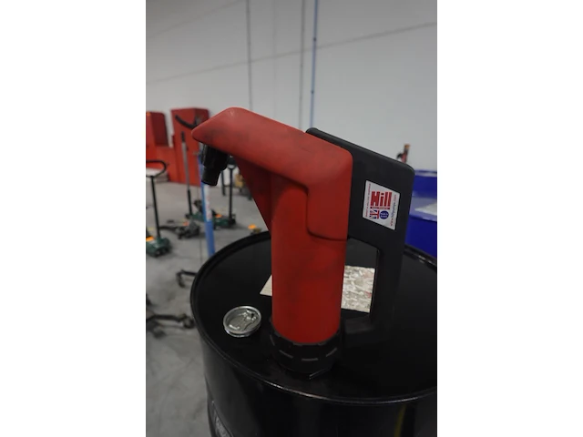 Vatenkar met hill pomp en vat coolant - afbeelding 5 van  5